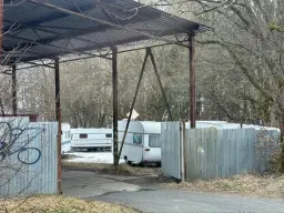 Voormalig DB-station met B&B-potentie en bedrijfsruimte van ca. 680 m² op 1,2 ha perceel in Grambow - Duitsland