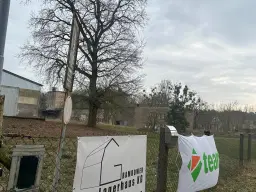 Voormalig DB-station met B&B-potentie en bedrijfsruimte van ca. 680 m² op 1,2 ha perceel in Grambow - Duitsland