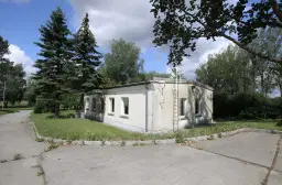 500 m² ondergrondse militaire bunker met gebouwen en richtstraaltoren op totaal perceel van 16.500 m² in Cölpin, Mecklenburg-Vorpommern - Duitsland