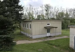 500 m² ondergrondse militaire bunker met gebouwen en richtstraaltoren op totaal perceel van 16.500 m² in Cölpin, Mecklenburg-Vorpommern - Duitsland