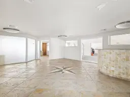 Lobby / Kantoor (A-3) gelegen in Tower Building van Rainbow Beach Club te Cupecoy (Sint Maarten)