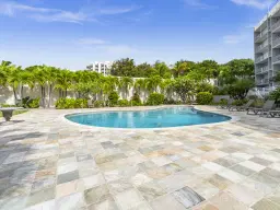 3 one-bedroom apartments (A-8) gelegen in Tower Building van Rainbow Beach Club te Cupecoy (Sint Maarten)