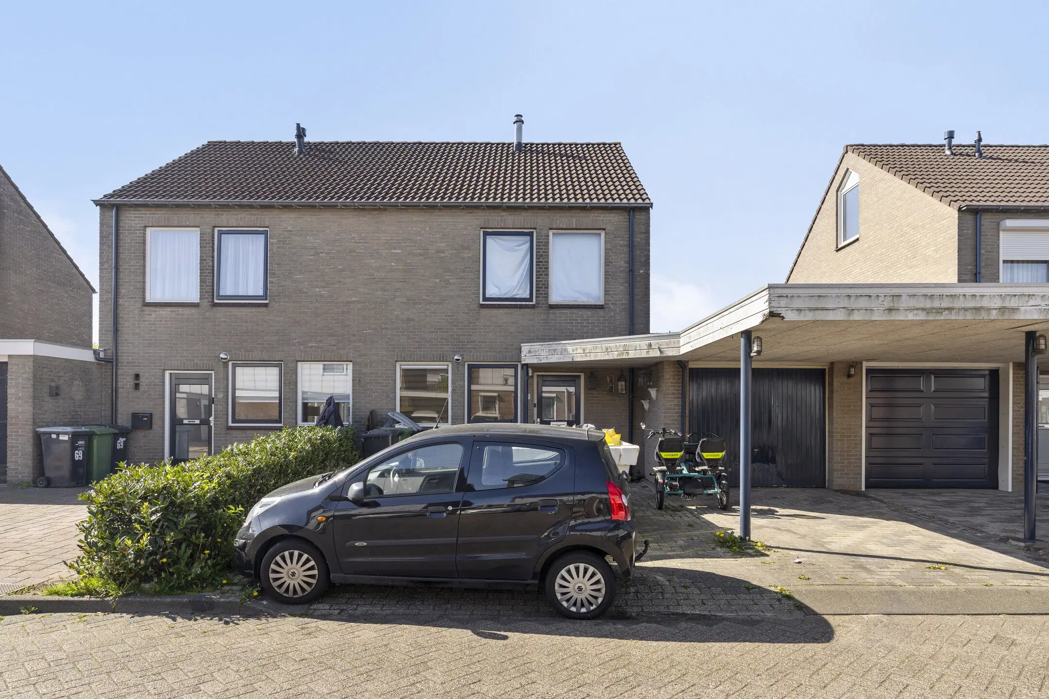 Klazienaveen, Akkerdistel 71