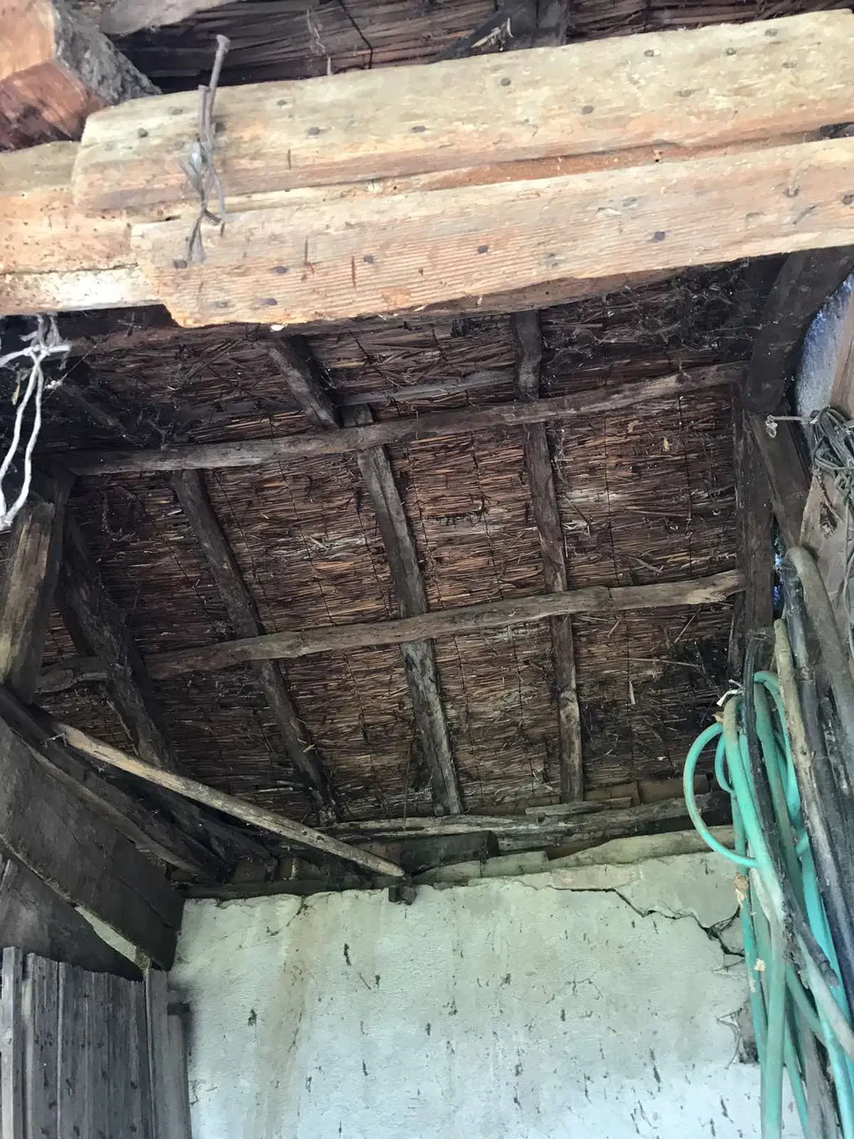 Authentiek 100 jaar oud landelijk huis + 1.006 m² grond in Glavan, Silistra - Bulgarije
