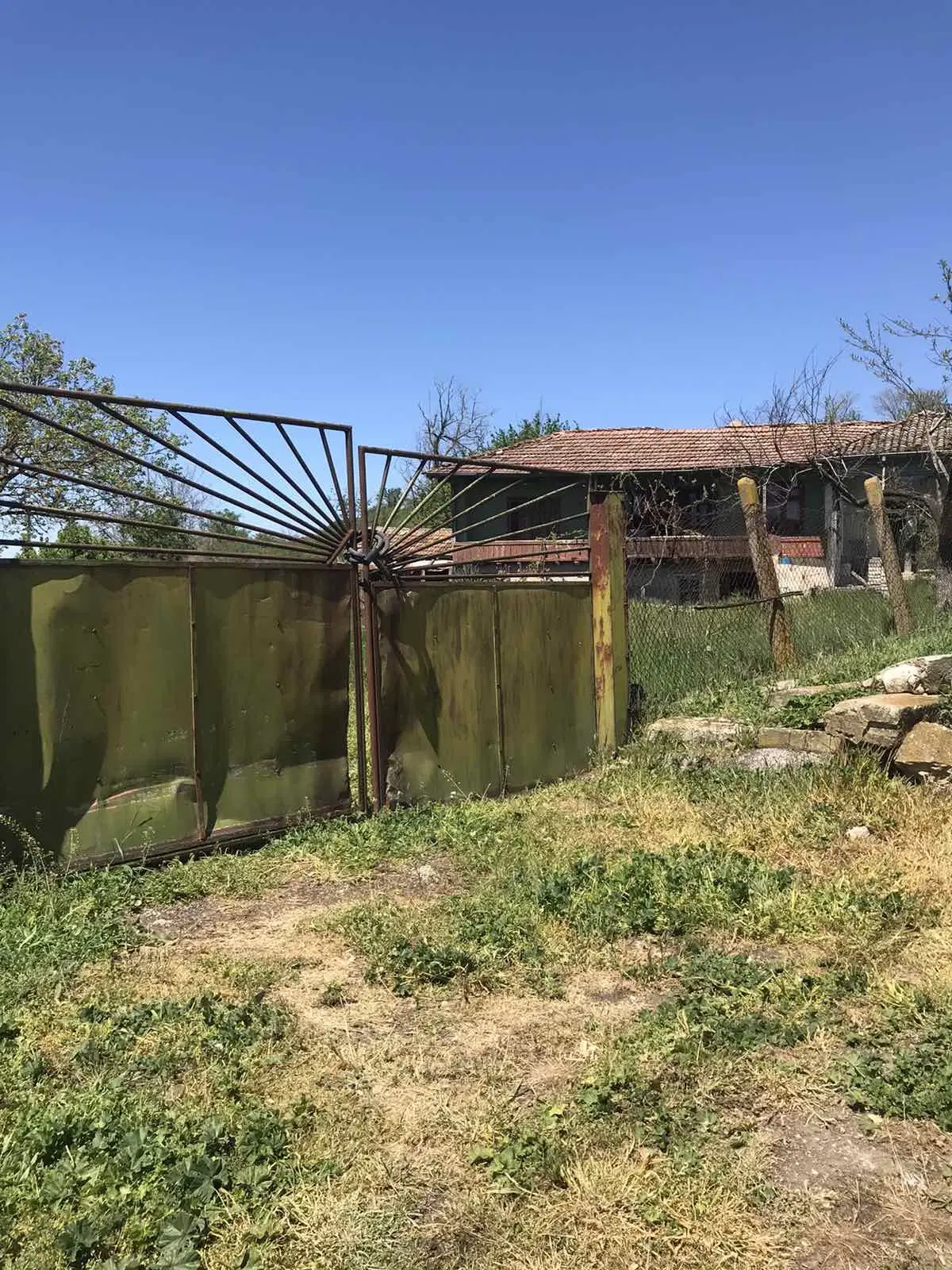 Authentiek 100 jaar oud landelijk huis + 1.006 m² grond in Glavan, Silistra - Bulgarije