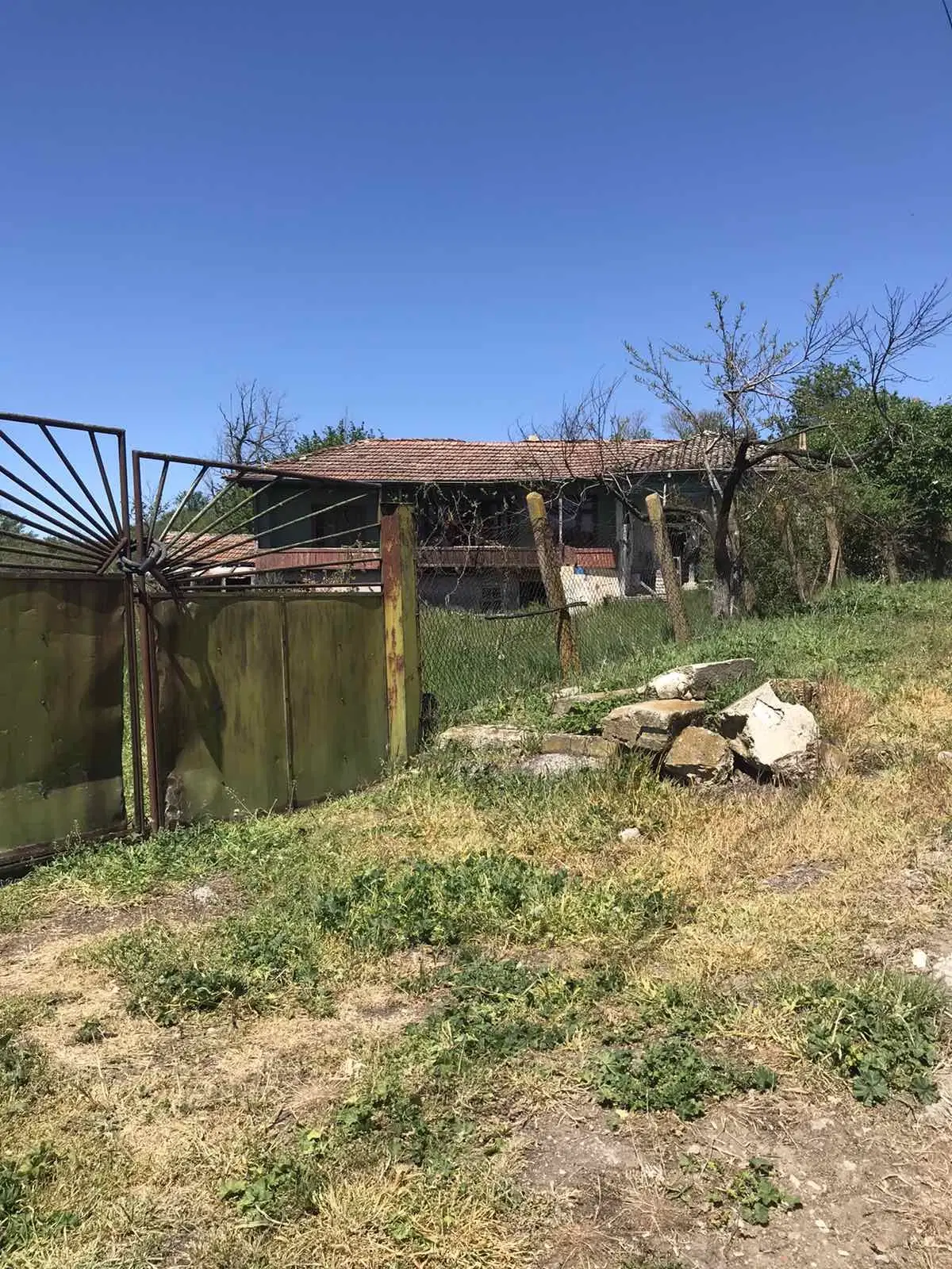 Authentiek 100 jaar oud landelijk huis + 1.006 m² grond in Glavan, Silistra - Bulgarije