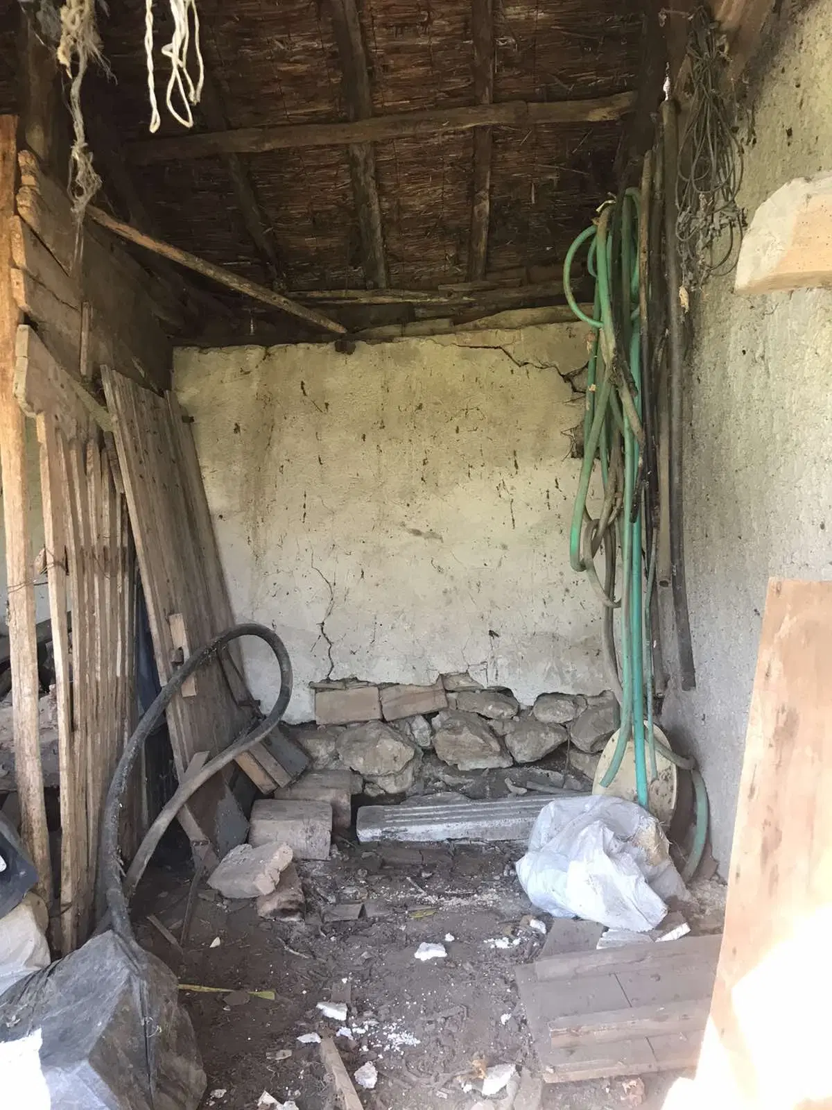 Authentiek 100 jaar oud landelijk huis + 1.006 m² grond in Glavan, Silistra - Bulgarije