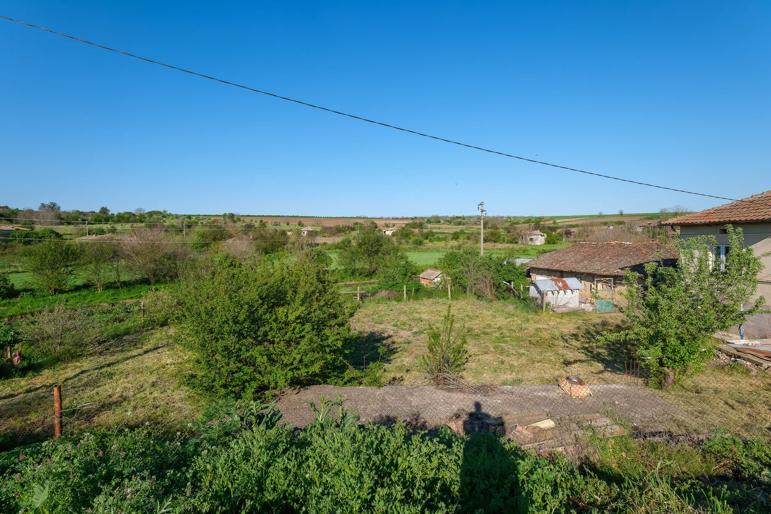 Grote 2-laagse woning, bijgebouwen + 1.110 m² grond in Polkovnik Dyakovo - Bulgarije