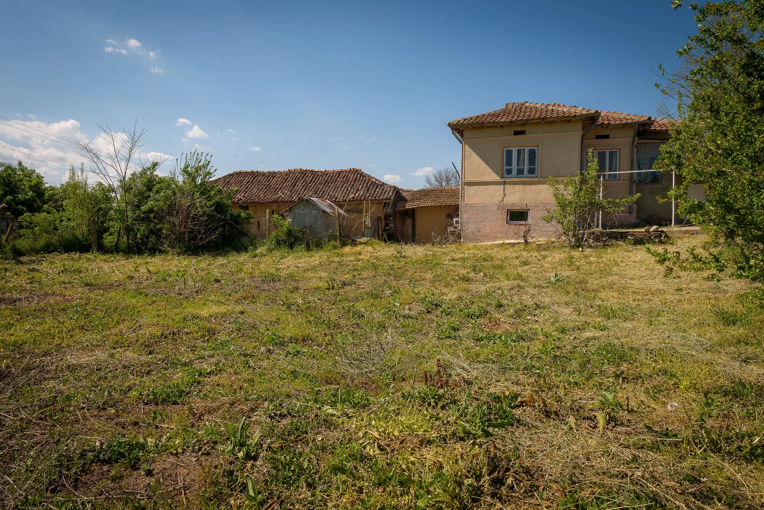 Grote 2-laagse woning, bijgebouwen + 1.110 m² grond in Polkovnik Dyakovo - Bulgarije