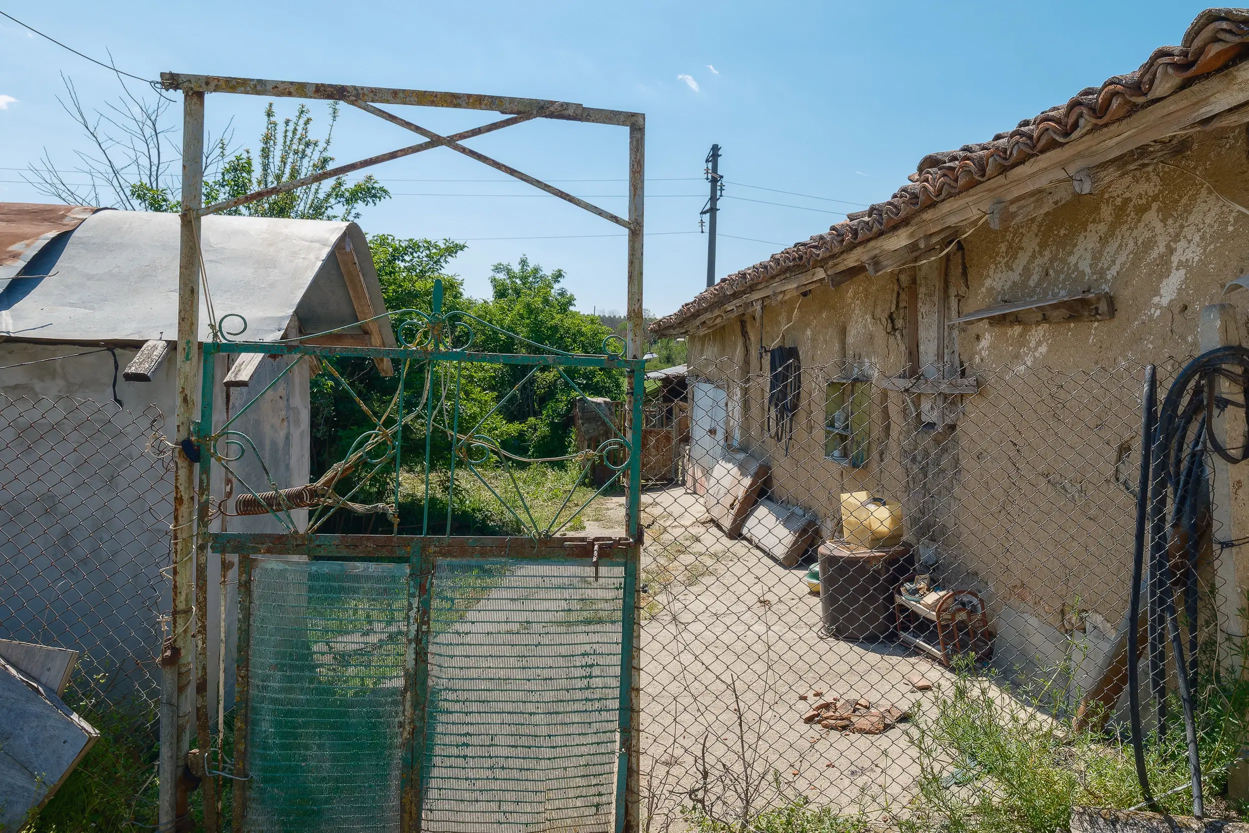 Grote 2-laagse woning, bijgebouwen + 1.110 m² grond in Polkovnik Dyakovo - Bulgarije