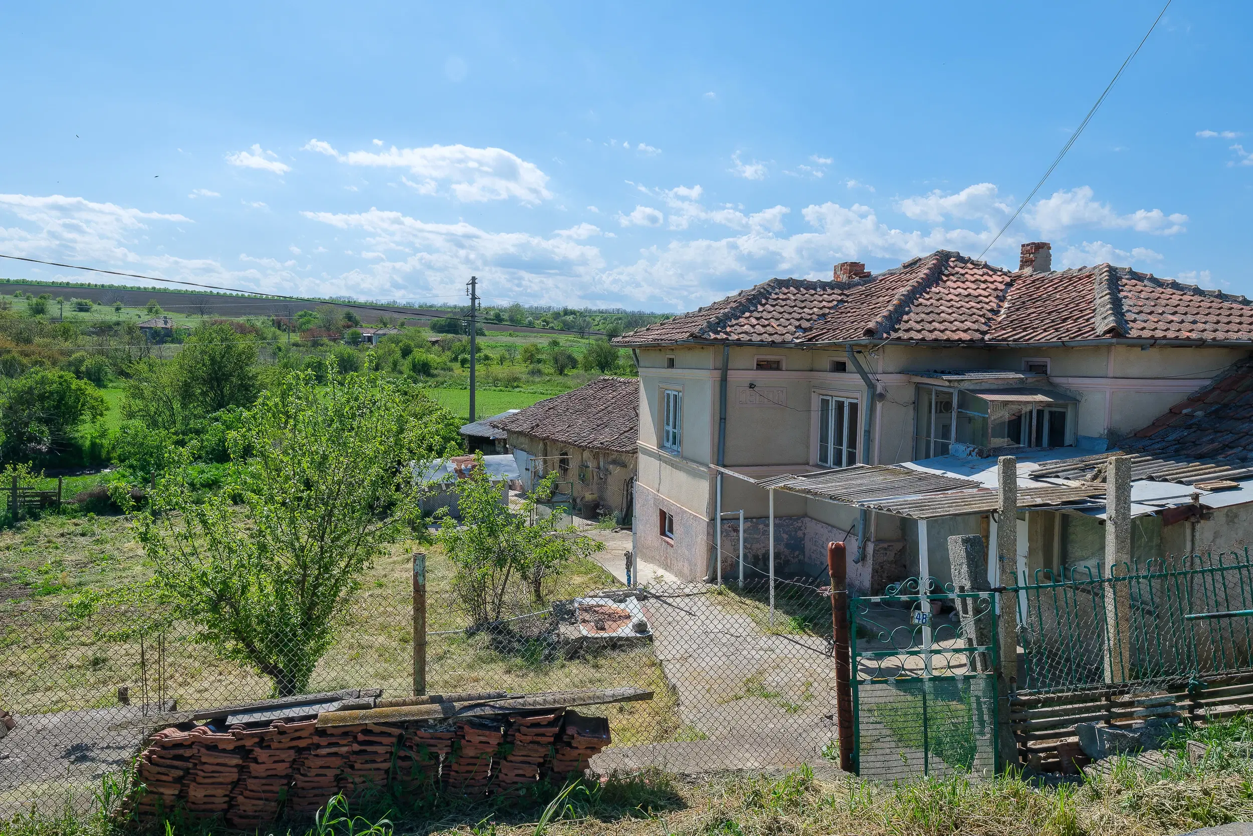 Grote 2-laagse woning, bijgebouwen + 1.110 m² grond in Polkovnik Dyakovo - Bulgarije