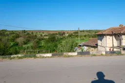 2-laagse grote woning, bijgebouwen + 1.110 m² grond in Polkovnik Dyakovo - Bulgarije