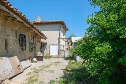 2-laagse grote woning, bijgebouwen + 1.110 m² grond in Polkovnik Dyakovo - Bulgarije