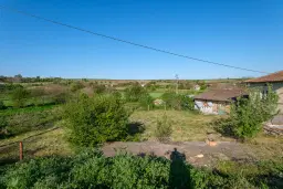 2-laagse grote woning, bijgebouwen + 1.110 m² grond in Polkovnik Dyakovo - Bulgarije