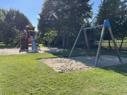 Vakwerkhuis met ruime tuin en bijgebouw op perceel van 821 m² in Dobitschen - Duitsland