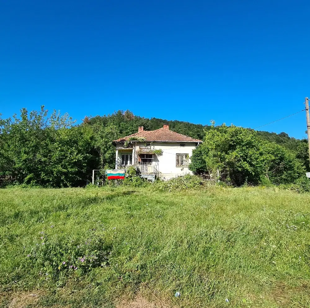 Bergwoning met vrij uitzicht op 830 m² perceel in Sredogriv - Bulgarije