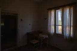 Huis met bergzicht + 2 bijgebouwen en 1.960 m² grond in Rakovitsa, Vidin - Bulgarije