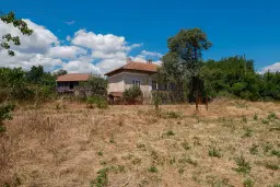 Huis met bergzicht + 2 bijgebouwen en 1.960 m² grond in Rakovitsa, Vidin - Bulgarije