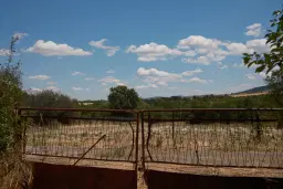Huis met bergzicht + 2 bijgebouwen en 1.960 m² grond in Rakovitsa, Vidin - Bulgarije