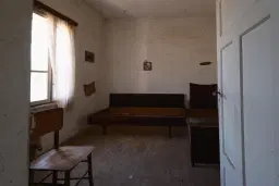Huis met bergzicht + 2 bijgebouwen en 1.960 m² grond in Rakovitsa, Vidin - Bulgarije