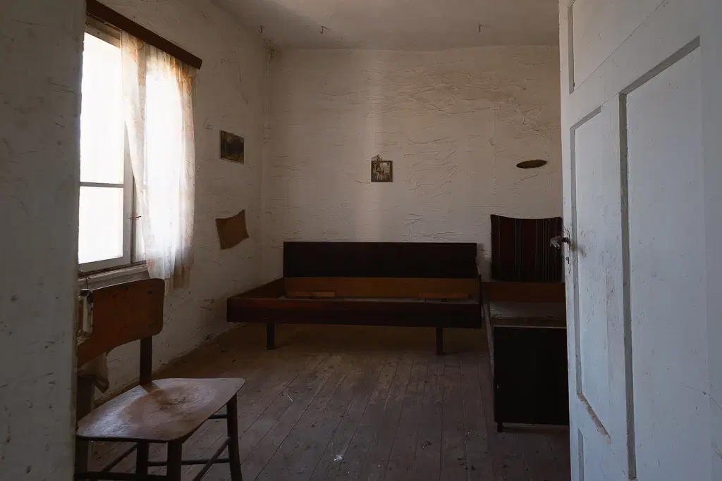 Huis met bergzicht + 2 bijgebouwen en 1.960 m² grond in Rakovitsa, Vidin - Bulgarije