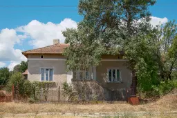 Huis met bergzicht + 2 bijgebouwen en 1.960 m² grond in Rakovitsa, Vidin - Bulgarije