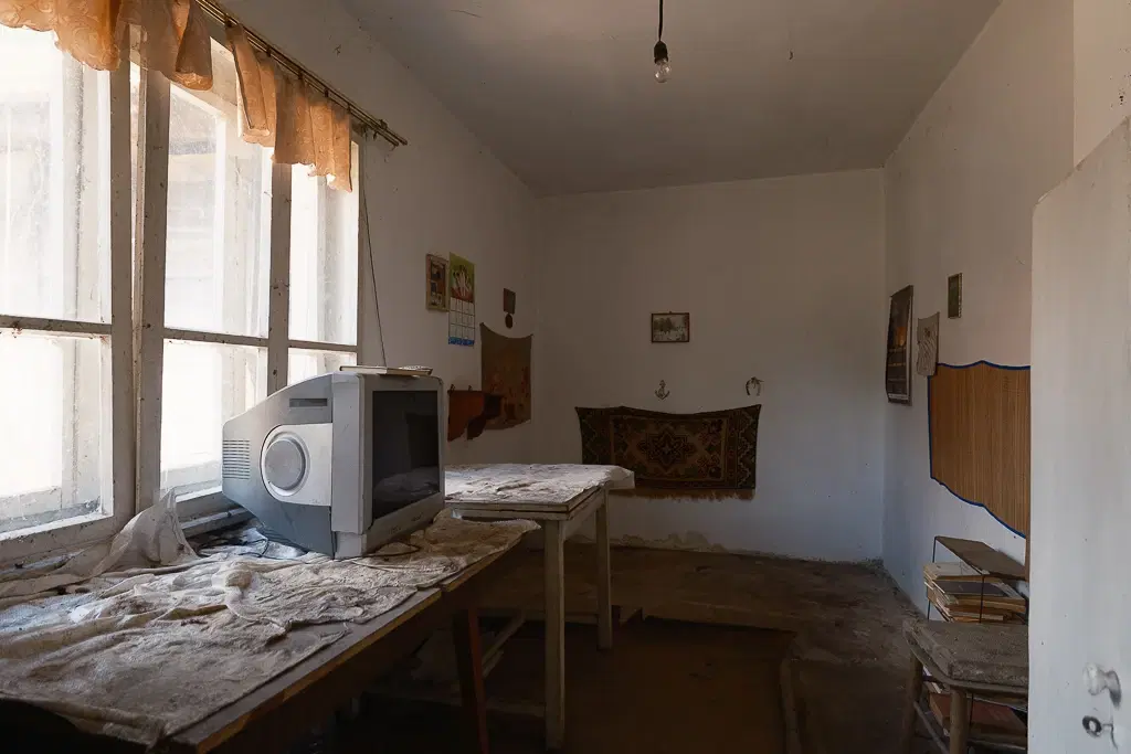 Huis met bergzicht + 2 bijgebouwen en 1.960 m² grond in Rakovitsa, Vidin - Bulgarije