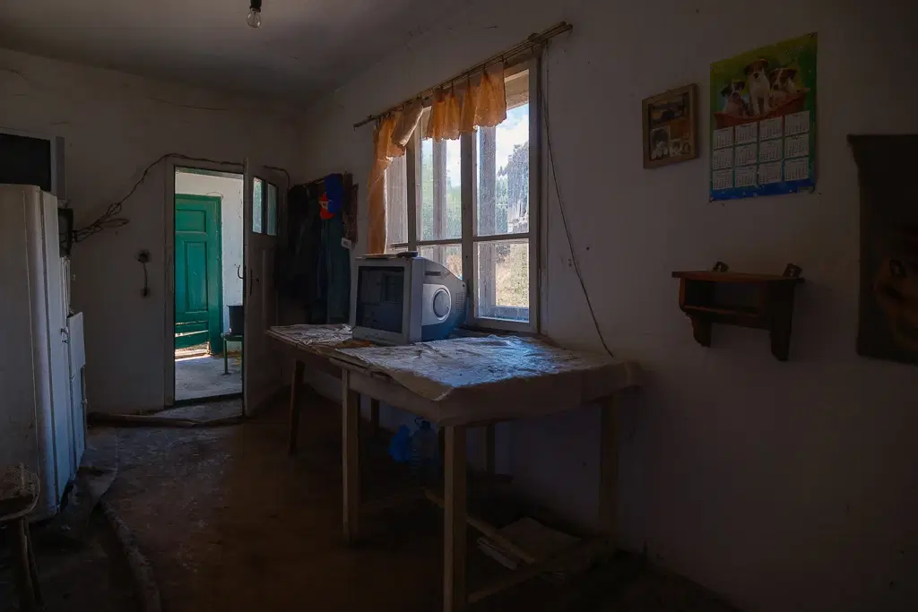 Huis met bergzicht + 2 bijgebouwen en 1.960 m² grond in Rakovitsa, Vidin - Bulgarije