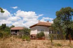 Huis met bergzicht + 2 bijgebouwen en 1.960 m² grond in Rakovitsa, Vidin - Bulgarije