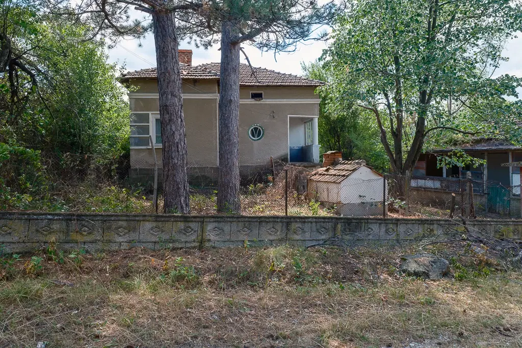 1.490 m² boomgaard met 2 oude huizen en 1 schuur in Podgore, Vidin - Bulgarije