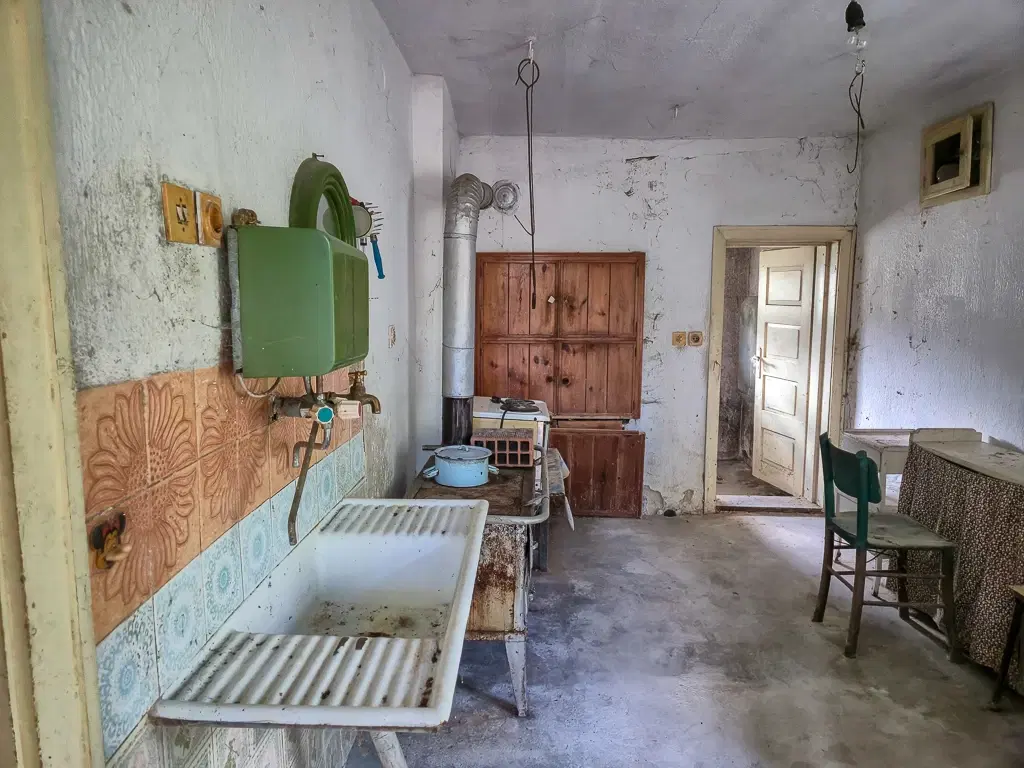 1.490 m² boomgaard met 2 oude huizen en 1 schuur in Podgore, Vidin - Bulgarije