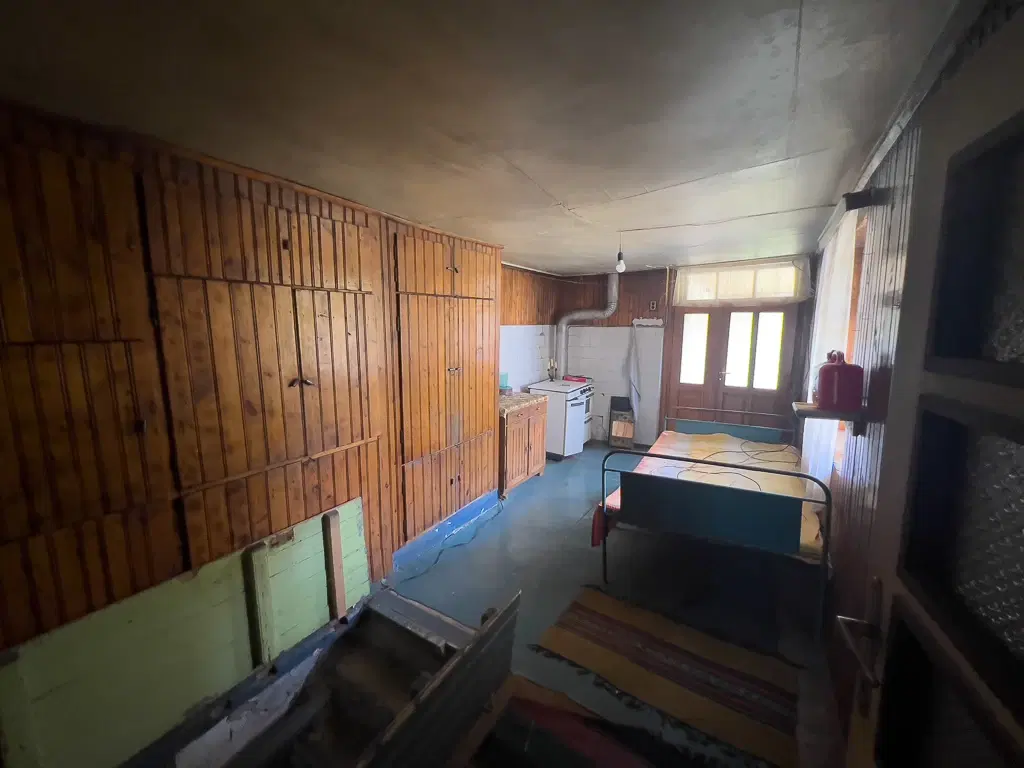 Twee verdiepingen woning met 700 m² grond en bijgebouwen in Nikolaevo, nabij Veliko Tarnovo - Bulgarije