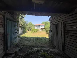 Twee verdiepingen woning met 700 m² grond en bijgebouwen in Nikolaevo, nabij Veliko Tarnovo - Bulgarije