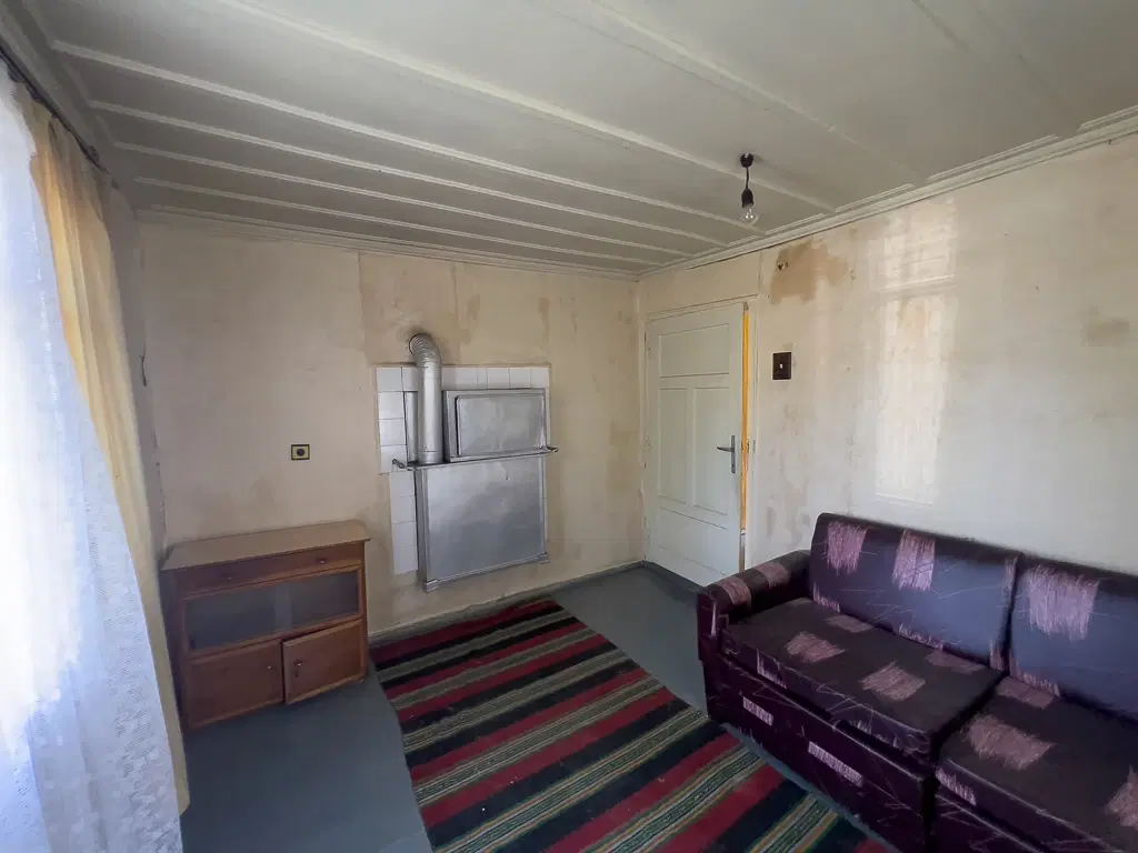 Twee verdiepingen woning met 700 m² grond en bijgebouwen in Nikolaevo, nabij Veliko Tarnovo - Bulgarije