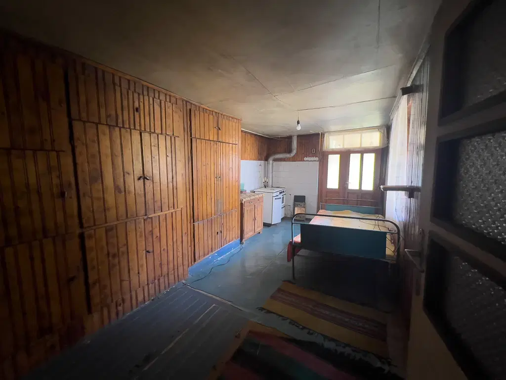 Twee verdiepingen woning met 700 m² grond en bijgebouwen in Nikolaevo, nabij Veliko Tarnovo - Bulgarije
