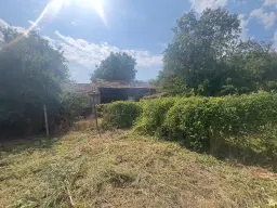 Twee verdiepingen woning met 700 m² grond en bijgebouwen in Nikolaevo, nabij Veliko Tarnovo - Bulgarije