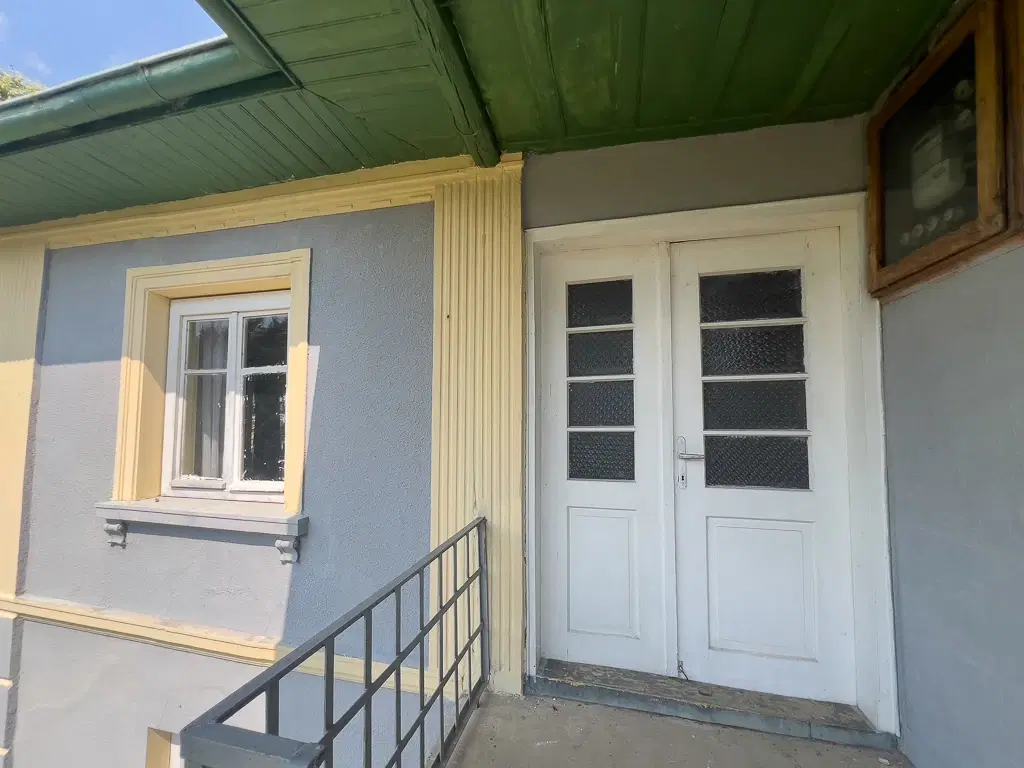 Twee verdiepingen woning met 700 m² grond en bijgebouwen in Nikolaevo, nabij Veliko Tarnovo - Bulgarije