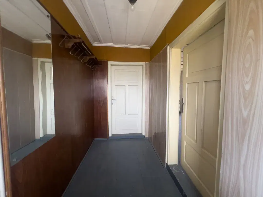 Twee verdiepingen woning met 700 m² grond en bijgebouwen in Nikolaevo, nabij Veliko Tarnovo - Bulgarije