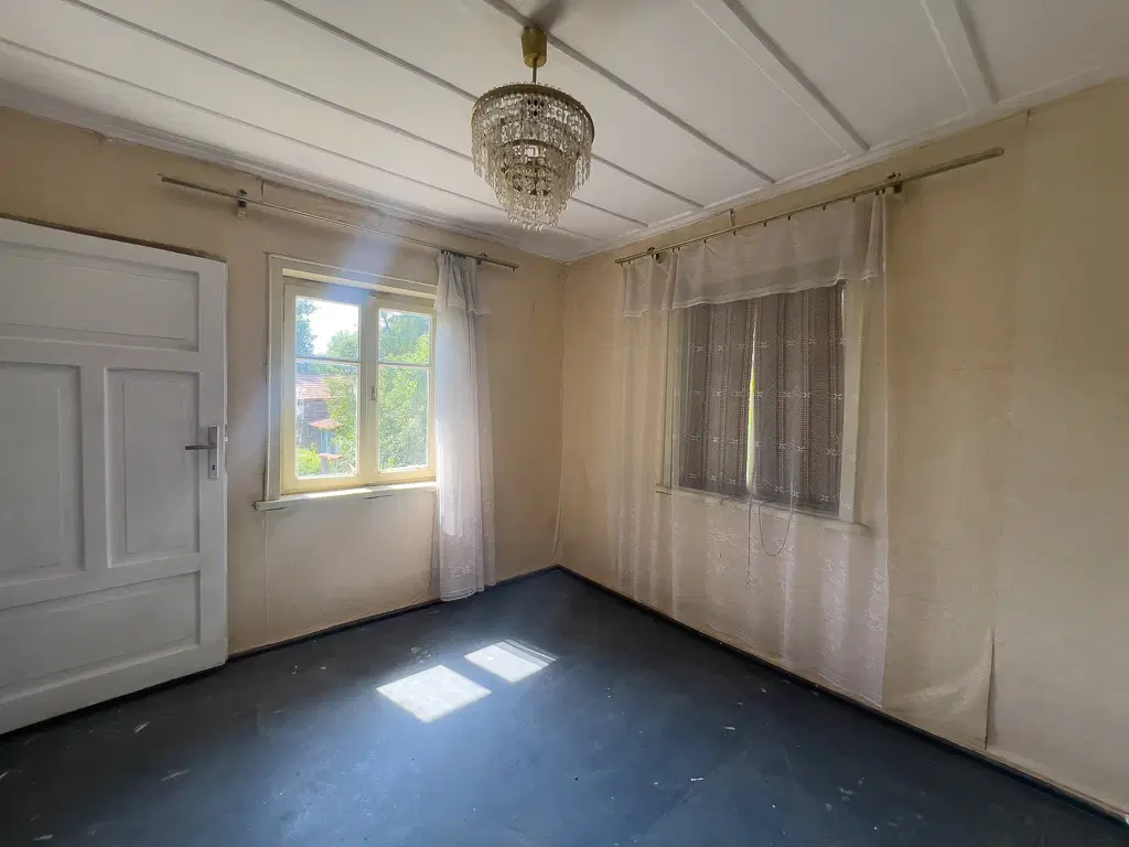 Twee verdiepingen woning met 700 m² grond en bijgebouwen in Nikolaevo, nabij Veliko Tarnovo - Bulgarije
