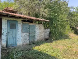 Twee verdiepingen woning met 700 m² grond en bijgebouwen in Nikolaevo, nabij Veliko Tarnovo - Bulgarije