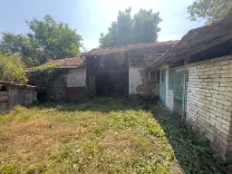 Twee verdiepingen woning met 700 m² grond en bijgebouwen in Nikolaevo, nabij Veliko Tarnovo - Bulgarije