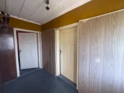 Twee verdiepingen woning met 700 m² grond en bijgebouwen in Nikolaevo, nabij Veliko Tarnovo - Bulgarije