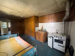 Twee verdiepingen woning met 700 m² grond en bijgebouwen in Nikolaevo, nabij Veliko Tarnovo - Bulgarije
