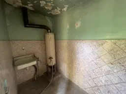 Twee verdiepingen woning met 700 m² grond en bijgebouwen in Nikolaevo, nabij Veliko Tarnovo - Bulgarije