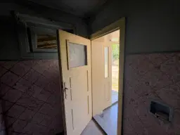 Twee verdiepingen woning met 700 m² grond en bijgebouwen in Nikolaevo, nabij Veliko Tarnovo - Bulgarije