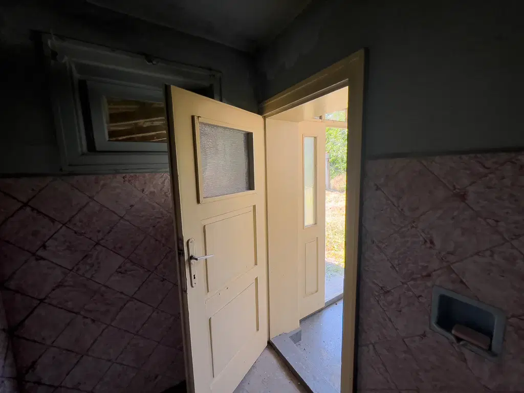 Twee verdiepingen woning met 700 m² grond en bijgebouwen in Nikolaevo, nabij Veliko Tarnovo - Bulgarije
