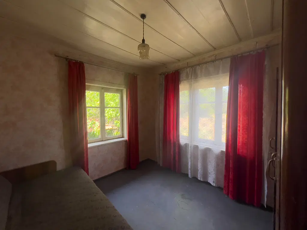 Twee verdiepingen woning met 700 m² grond en bijgebouwen in Nikolaevo, nabij Veliko Tarnovo - Bulgarije