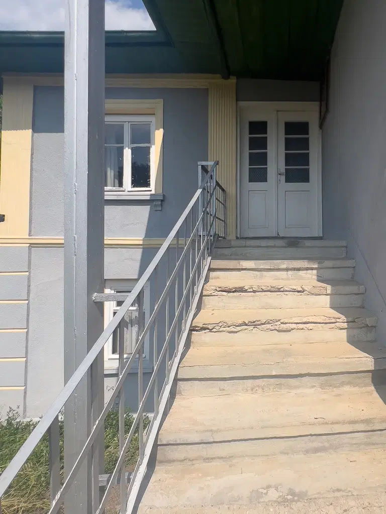 Twee verdiepingen woning met 700 m² grond en bijgebouwen in Nikolaevo, nabij Veliko Tarnovo - Bulgarije