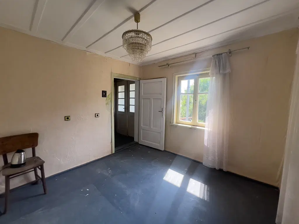 Twee verdiepingen woning met 700 m² grond en bijgebouwen in Nikolaevo, nabij Veliko Tarnovo - Bulgarije