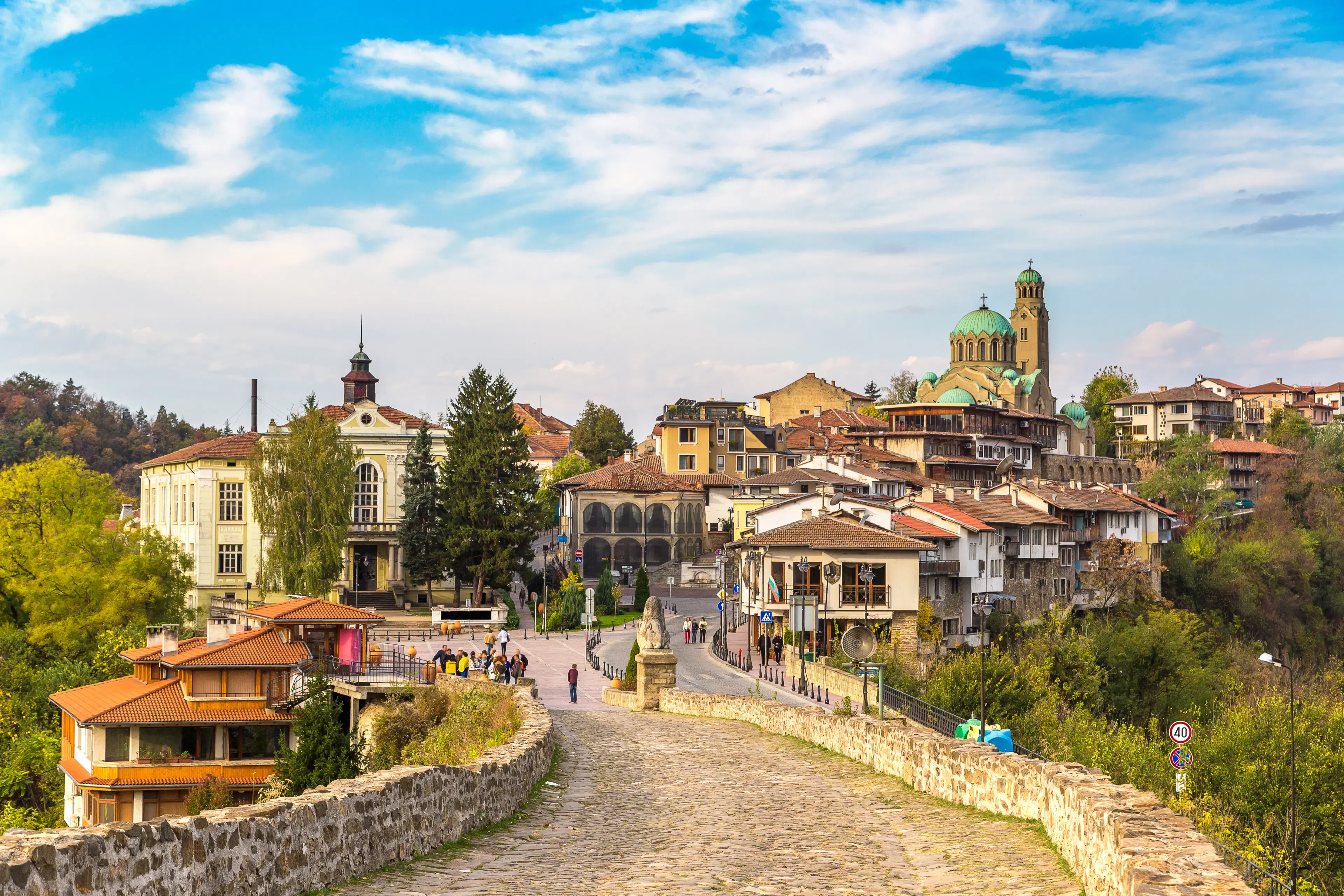 Twee verdiepingen woning met 700 m² grond en bijgebouwen in Nikolaevo, nabij Veliko Tarnovo - Bulgarije